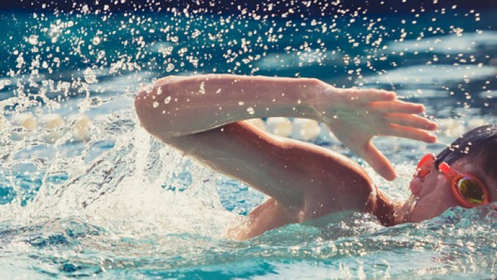 ENTRAINEMENT DE NATATION - ENFANT